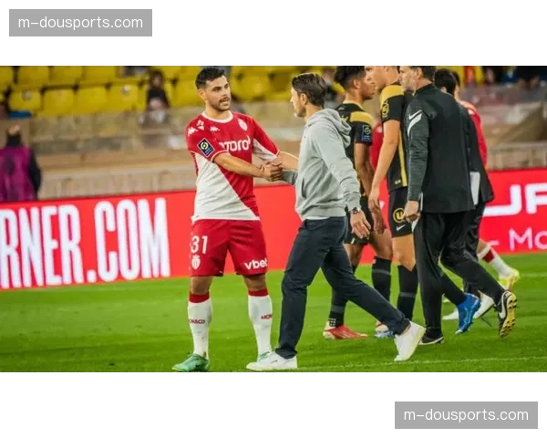 现场:布雷斯特球迷高歌助威,球队爆冷击败摩纳哥 现场:布雷斯特球迷高歌助威,球队爆冷击败摩纳哥