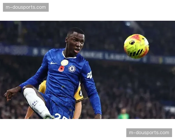 特写镜头：切尔西中场凯塞多单次防守冲刺覆盖全场，导演快速反击